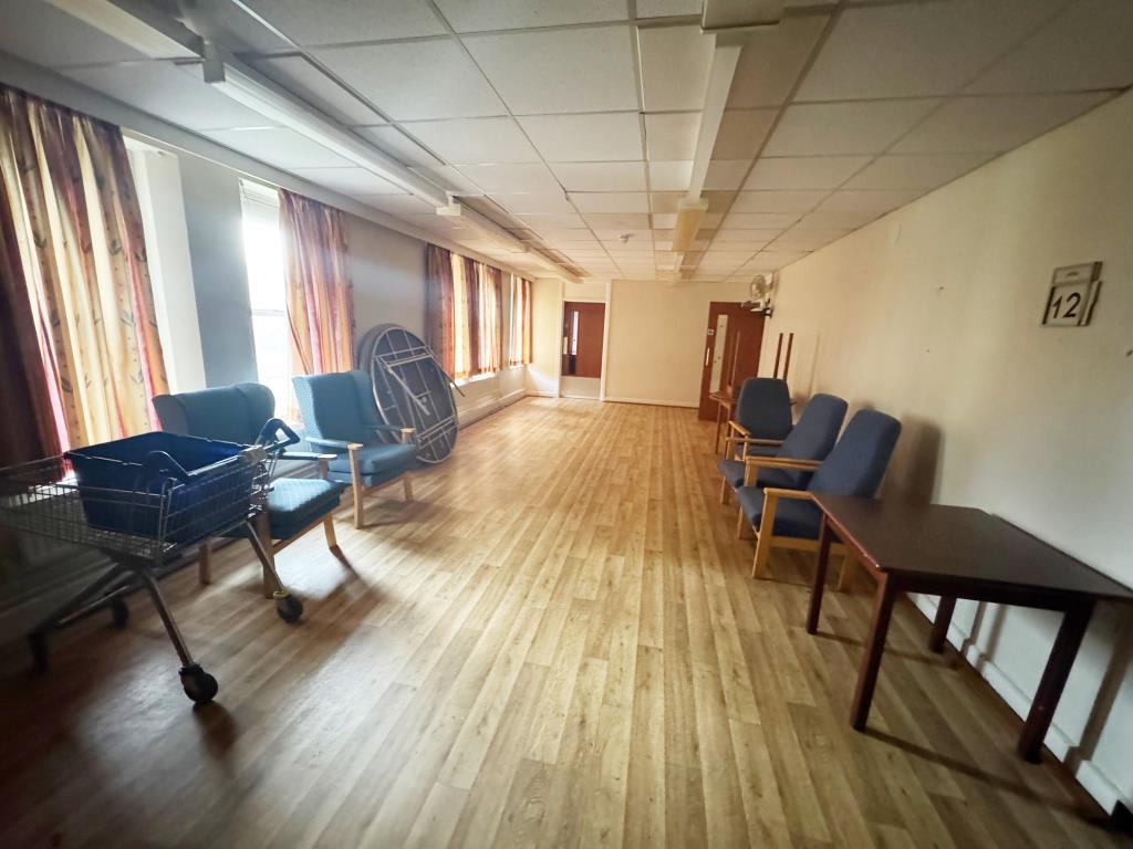 Lot: 64 - SUBSTANTIAL PREMISES WITH CAR PARK AND POTENTIAL ON ONE ACRE PLOT - Day room 1